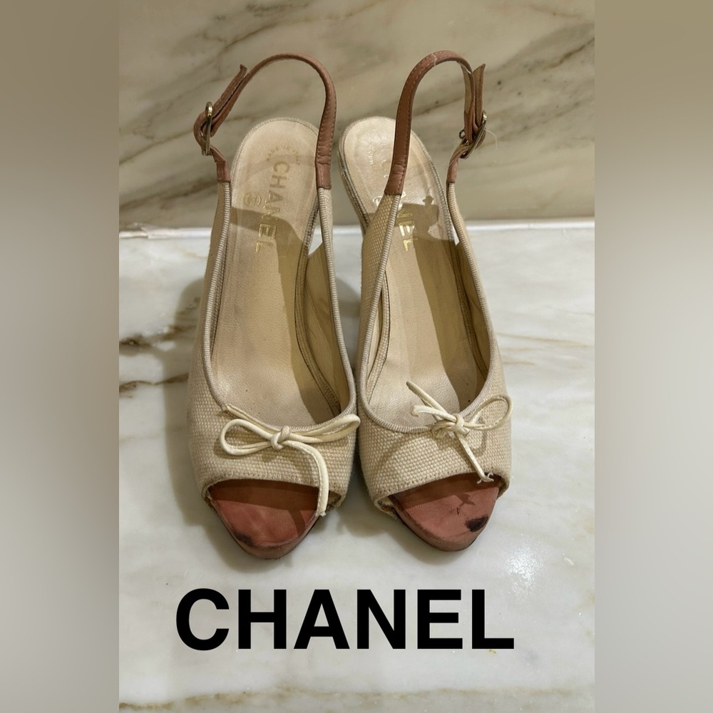 CHANEL cream canvas pumps size 37.5